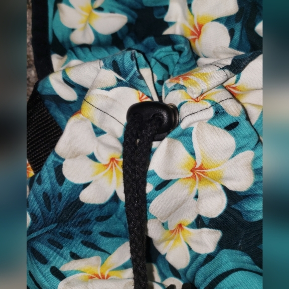 Nani Island | Made In Hawaii | Floral Backpack with Hibiscus Design Travel Bag - Picture 4 of 8